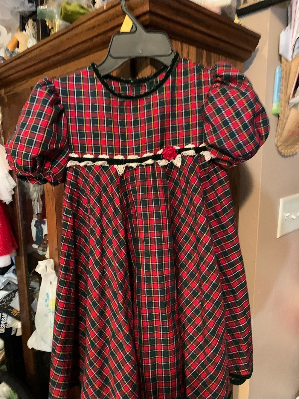 N & M Red/Green Plaid Puff-Sleeve Holiday Dress (size 6)